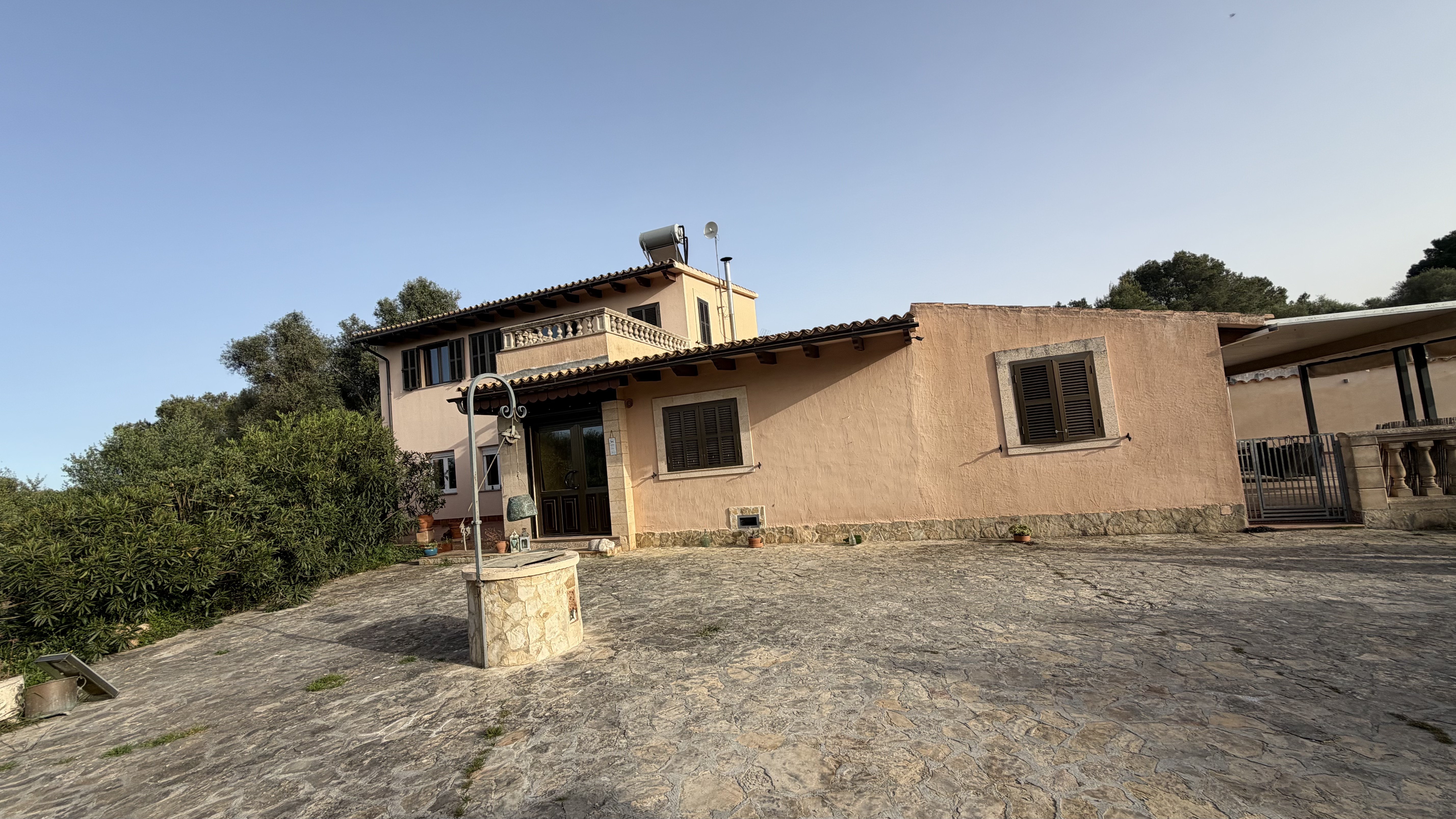 Die Finca Bijou bei der Übernahme im April 2026, noch ungepflegt